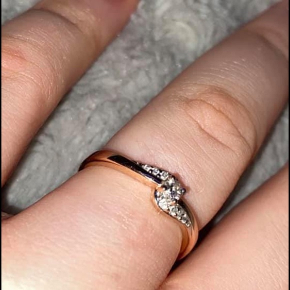 Engagement ring! 💍 - Picture 2 of 3